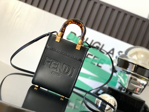 スーパーコピーブランドバッグ正面デザイン